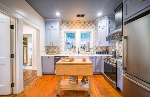 Cullman House | Convenient Stay at The Cullman Haus Near Warehouse District