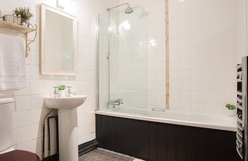 Copthorne Hotel | Discover The Curious Pig in the Parlour: Family-Friendly Stay