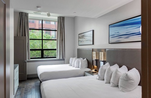 Downtown Hotel | Experience The Current Iowa: 4-Star Comfort and Amenities
