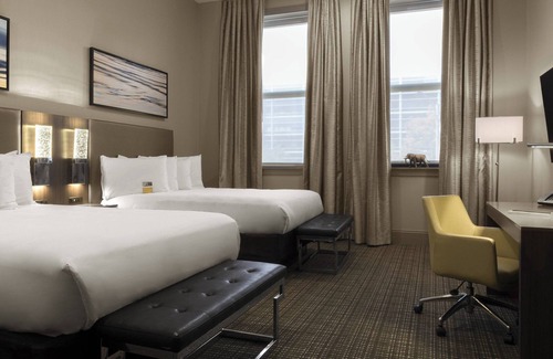 Downtown Hotel | Experience The Current Iowa: 4-Star Comfort and Amenities