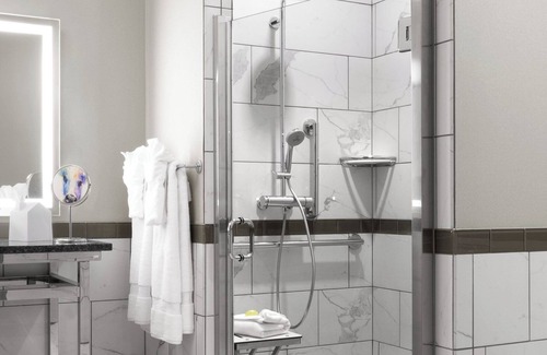 Downtown Hotel | Experience The Current Iowa: 4-Star Comfort and Amenities