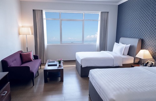 Diplomatic Area Hotel | Discover The Curve Hotel: Family-Friendly with Pool Access