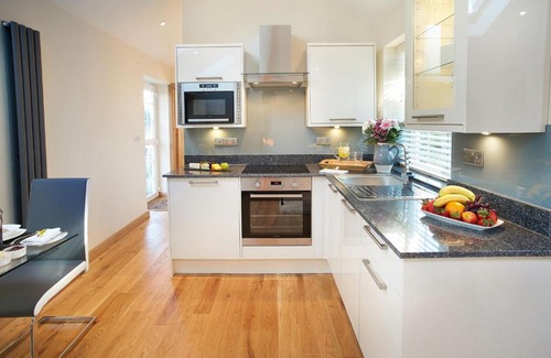 Pencoed House | Discover Comfort at The Cwtch - Your Perfect Getaway