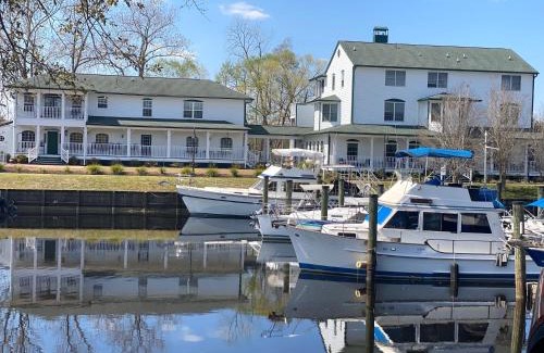 Conway Bed & Breakfast | Discover The Cypress Inn: Pet-Friendly & Highly Rated Stay