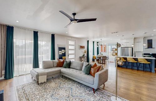 Cedar Crest House | Pet-Friendly Getaway at The Dachshund Hotel