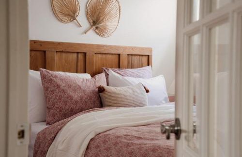 Prince Edward House | Discover The Dainty Petunia: Child-Friendly Retreat