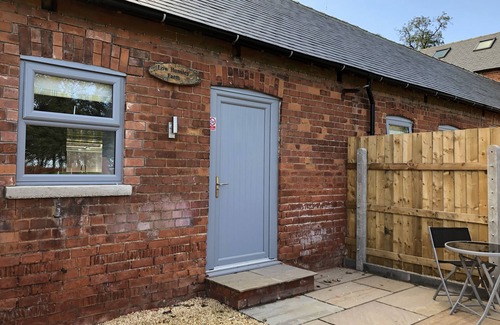 Cottingham Apartment | Cozy 1-Bed Studio at Wolds Way Holiday Cottages