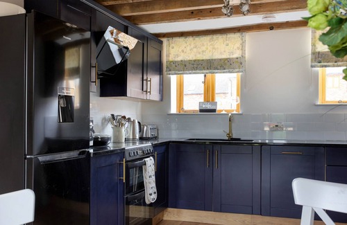 Ashby-de-la-Zouch House | Idyllic Dairy Barn Conversion with Pool and Lake View