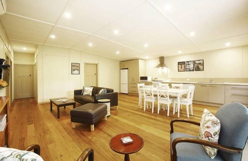 Avoca Cottage | Discover The Dairy: Secluded Farmstay with Family Amenities