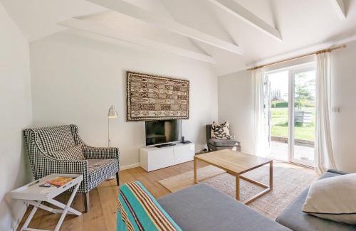Chichester House | Cozy Retreat at The Dairy, Birdham with Ocean Views
