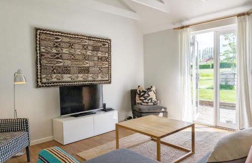 Chichester House | Cozy Retreat at The Dairy, Birdham with Ocean Views