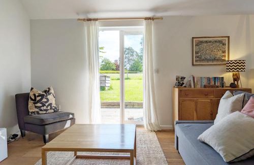 Chichester House | Cozy Retreat at The Dairy, Birdham with Ocean Views