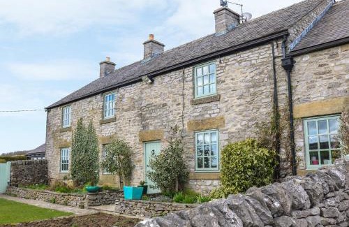 Peak District House | Cozy Stay at The Dairy: Pet & Child Friendly Escape
