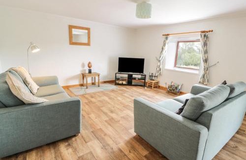 Newton Stewart House | Pet-Friendly Retreat: The Dairy with 10/10 Guest Rating