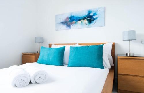 Castle Donington House | Discover The Dakota: Ideal Stay Near East Midlands Airport