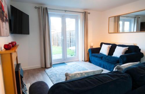 Castle Donington House | Discover The Dakota: Ideal Stay Near East Midlands Airport