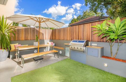 Cronulla House | Cozy Retreat at The Dans @ Woolooware - Steps to the Beach