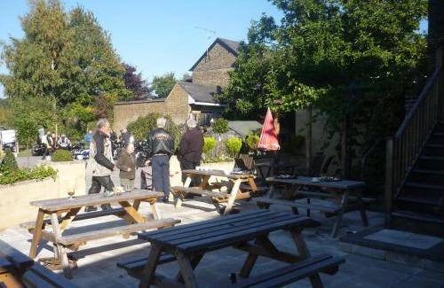 Cobham Hotel | Experience The Darnley Arms: 4-Star Comfort with Breakfast