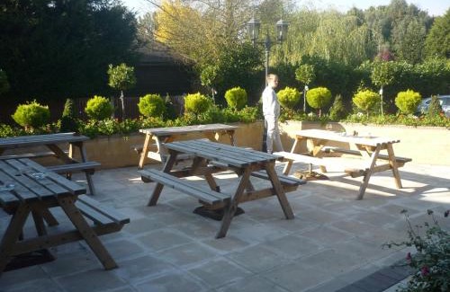 Cobham Hotel | Experience The Darnley Arms: 4-Star Comfort with Breakfast