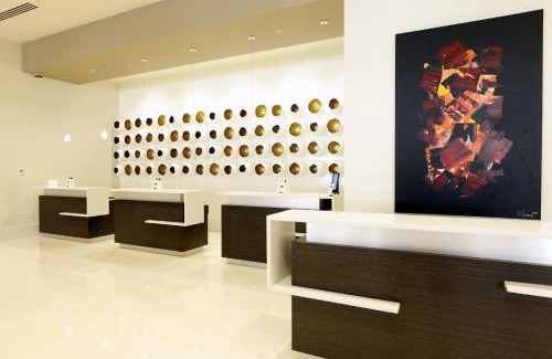 Riverside Hotel | Elegant Davenport Grand: Wheelchair Accessible & Family-Friendly