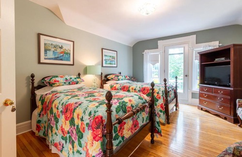 Charlottetown Bed & Breakfast | Discover The Dawson House B&B: Rated 9/10 with Pool & Breakfast