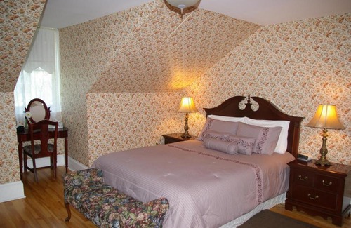 Charlottetown Bed & Breakfast | Discover The Dawson House B&B: Rated 9/10 with Pool & Breakfast
