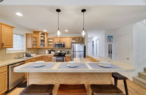 Thornhurst House | Experience The Daydream Chalet with Hot Tub & Pool Access!