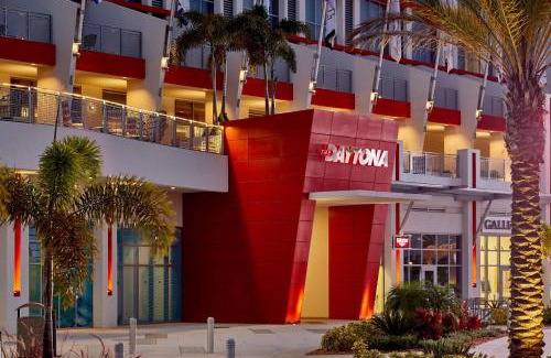 Daytona Beach Hotel | Top-Rated Daytona Hotel with Oceanfront Pool & Spa