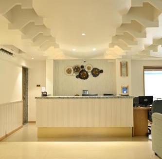 Shivajinagar Hotel | Cozy Stay at Hotel Deccan RoyAAle with Fireplace & Dining