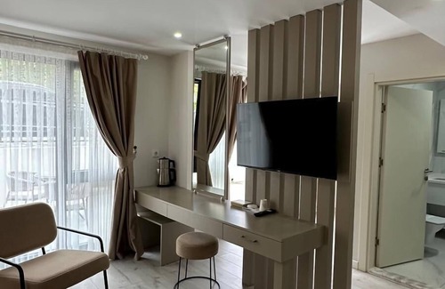 Trabzon Hotel | Guest Rated 10/10: The Deck Otel with Family Amenities