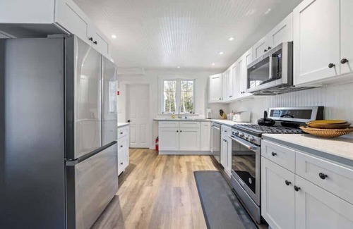 Orland House | New Deckhouse Retreat with Lake Access and Ocean Views