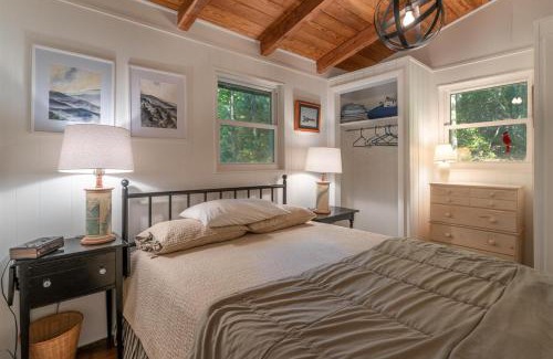 Cedar Mountain House | Explore The Deep Forest Green Cottage: Family-Friendly Retreat
