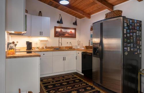 Cedar Mountain House | Explore The Deep Forest Green Cottage: Family-Friendly Retreat