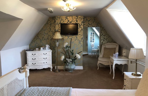 Market Deeping Hotel | Discover The Deeping Stage: Family-Friendly & Rated 8.6/10