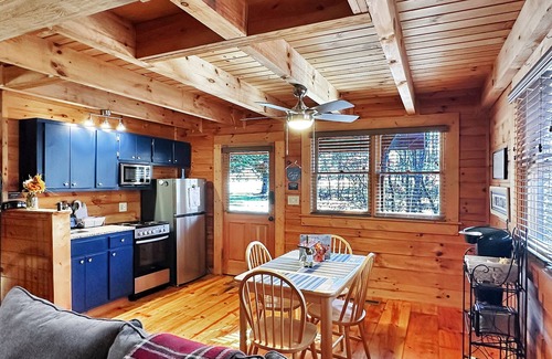 Pine Mountain Valley Cabin | Pet-Friendly Retreat at The Deer Cabin - Rated 9.8/10