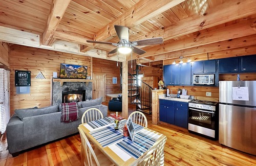 Pine Mountain Valley Cabin | Pet-Friendly Retreat at The Deer Cabin - Rated 9.8/10