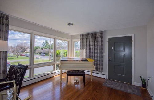 Martinsburg Apartment | The Delaware Mid-Mod Escape