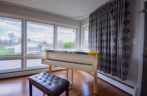 Martinsburg Apartment | The Delaware Mid-Mod Escape