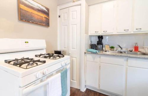 Columbus House | Inviting Doubles Unit B: Family & Pet Friendly Retreat