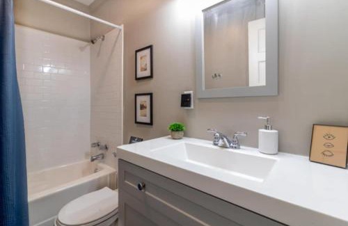 Columbus House | Inviting Doubles Unit B: Family & Pet Friendly Retreat