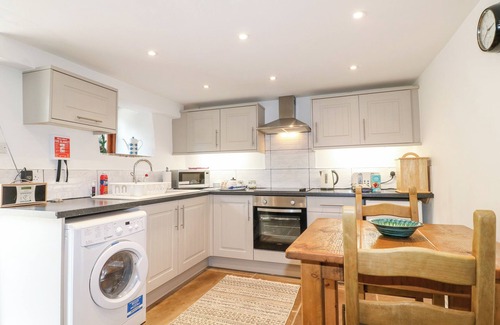 Winster Cottage | Top-Rated The Dell: Family-Friendly with Breakfast Included