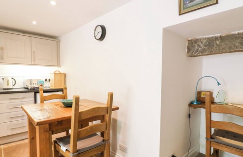 Winster Cottage | Top-Rated The Dell: Family-Friendly with Breakfast Included