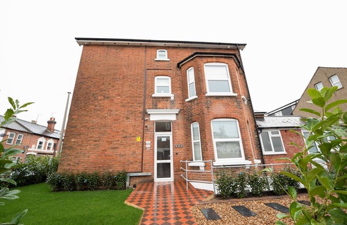 Reading Apartment | Top-Rated Deluxe Apartment at Laurel House with Kitchen