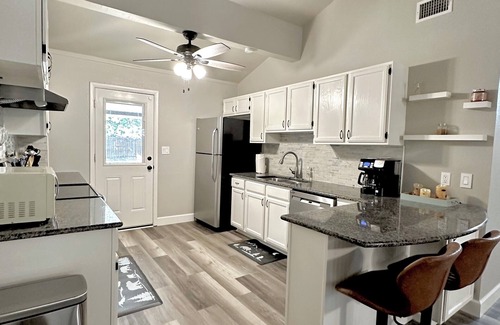 New Braunfels House | The Den at the 4th Crossing - Hot Tub - Pool Table