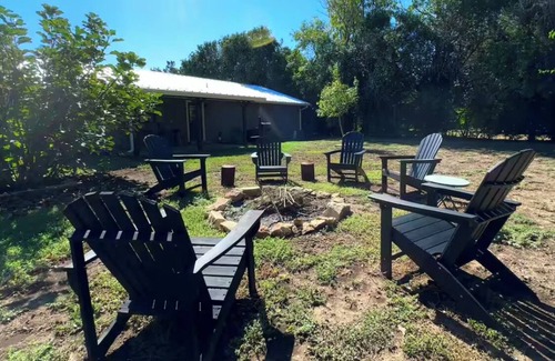 New Braunfels House | The Den at the 4th Crossing - Hot Tub - Pool Table