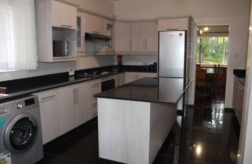 Mutare House | Discover The Den - Cozy 3 Bedroom House with Pool