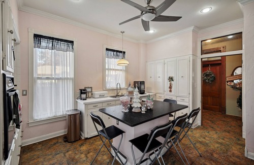 Gainesville House | The Denton Street Holiday House, an 1893 Victorian in the Historic District