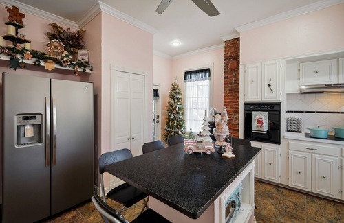 Gainesville House | The Denton Street Holiday House, an 1893 Victorian in the Historic District