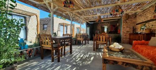 Uis House | Experience The Desert House: Family-Friendly Retreat with Pool