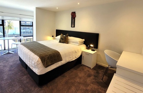 New Plymouth Hotel | Heritage Escape at The Devon Hotel with Spa & Pool Access
